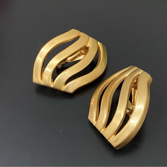 Unique Vintage 80’s Unsigned Gold-tone Sheet Runway Large Clip On Earrings 31g - Picture 8 of 14